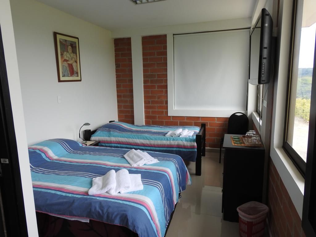 Hostal La Sultana Санта-Роса-де-Кабаль Экстерьер фото